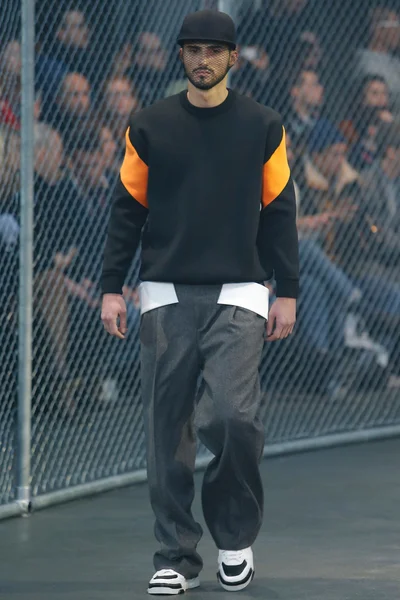 Look 17